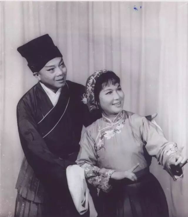 她唱到哪里,哪里就火红起来,美名曰“江阴梅兰芳”